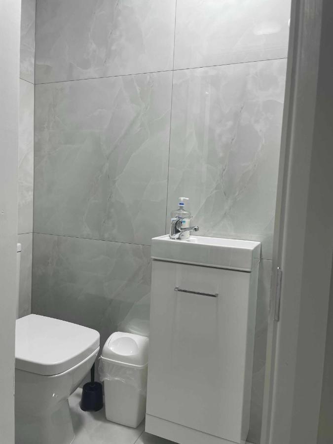 Studio Flat Private Shower Wc And Kitchenette Londýn Exteriér fotografie